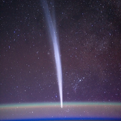 Komet_LoveJoy_-_von_ISS_aus_gesehen.jpg