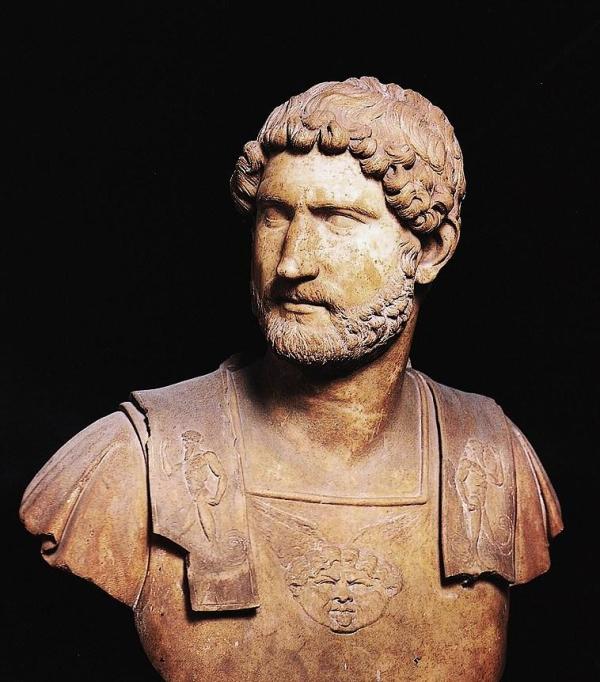 Hadrian_2ndJahrhundert_AD_Roem_Capitoline_Museum_Rom.jpg